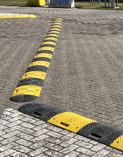 Ralentisseur voie parking - Kit complet jaune et noir - Hauteur 50 mm - Longueur de 2.50 M à 6 M